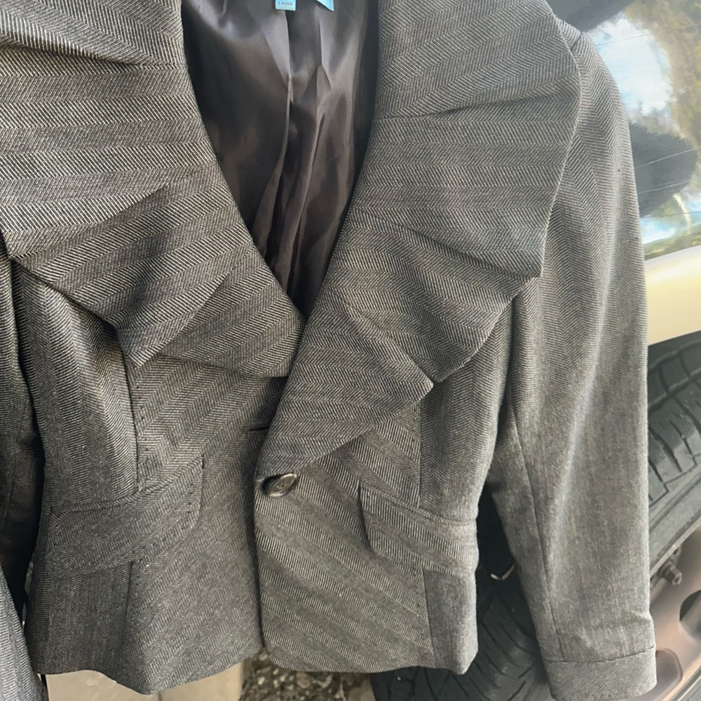 Antonio Melani jacket & skirt business suit $150- cell- 352-816-0307- Paypal
